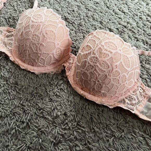 Victoria's Secret Women's Bra Set of 3. Size 32D. - Picture 4 of 6